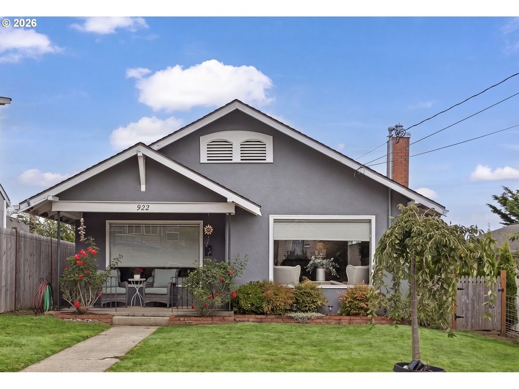 922 S 10th St, Coos Bay