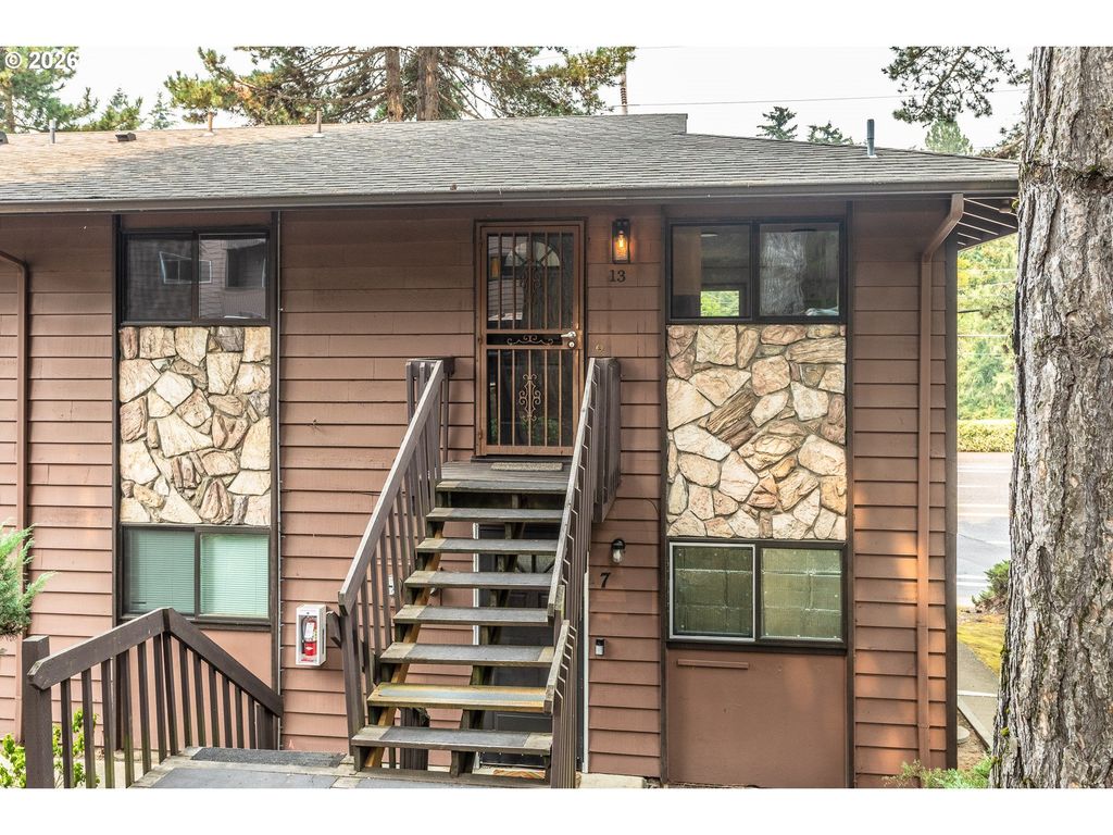5005 Sw Mitchell St 13, Portland