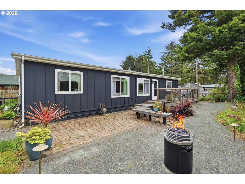 1155 2nd St Ne, Bandon
