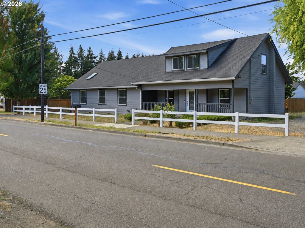 1319 N Main St, Newberg