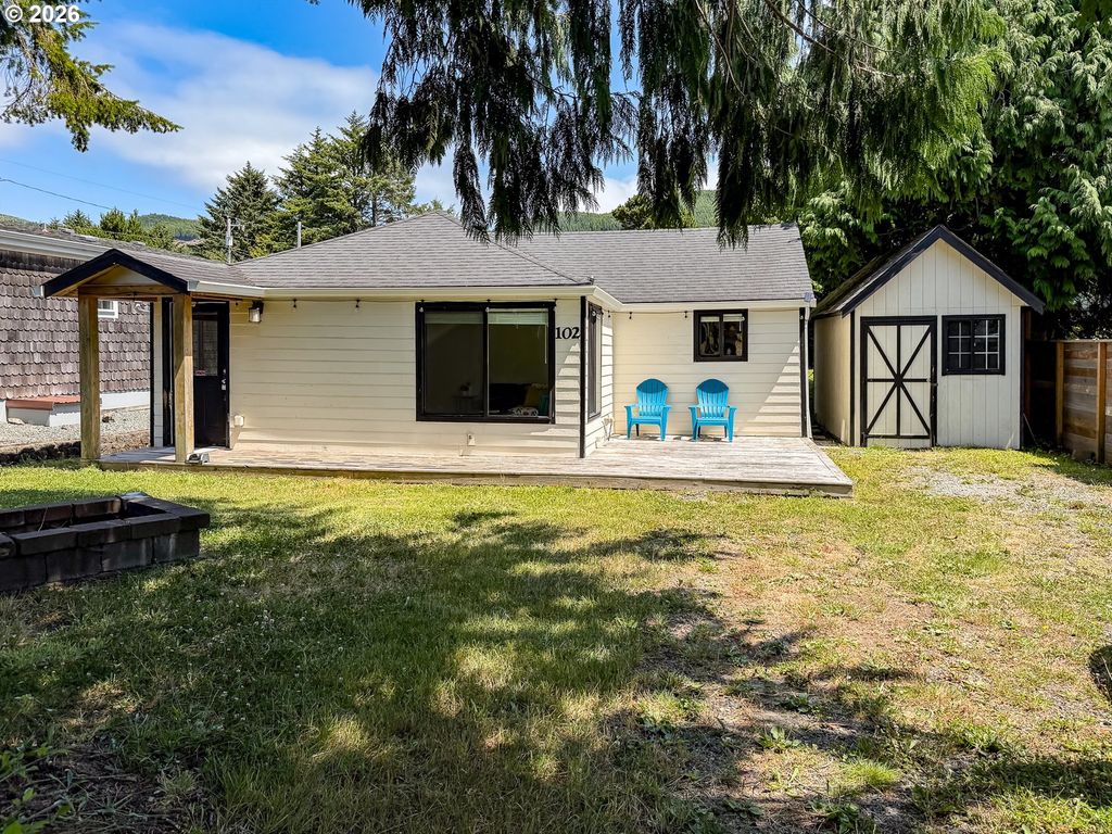 102 S Harbor St, Rockaway Beach