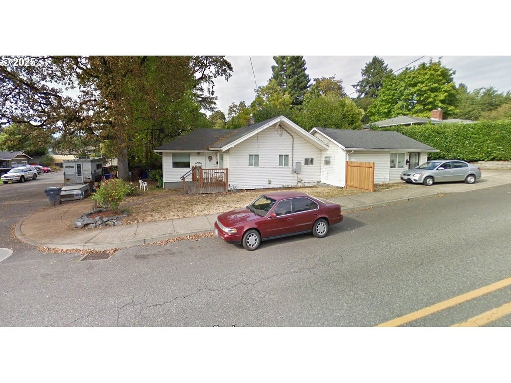 825 Yale Ave, Gladstone