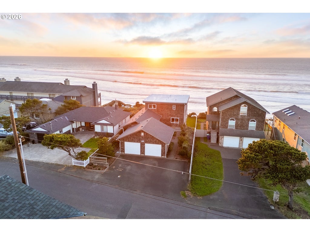 2151 Nw Inlet Ave, Lincoln City