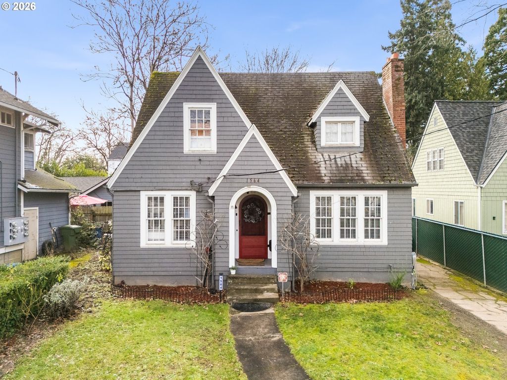1564 Center St Ne, Salem