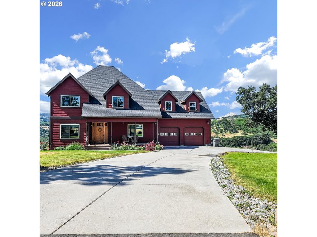1306 Hermits Way, The Dalles