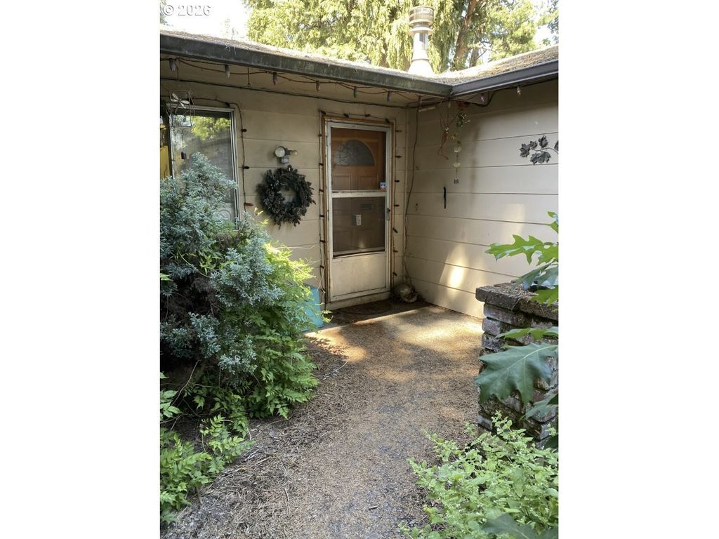 658 W Fairview Dr, Springfield