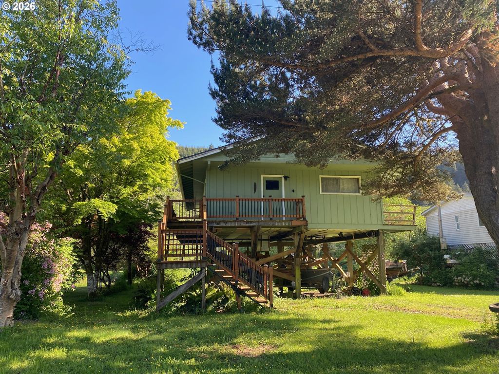 5944 S River Loop, Lincoln City