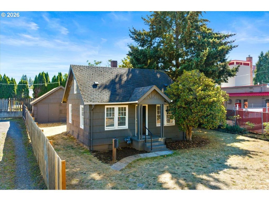 5926 Ne Going St, Portland