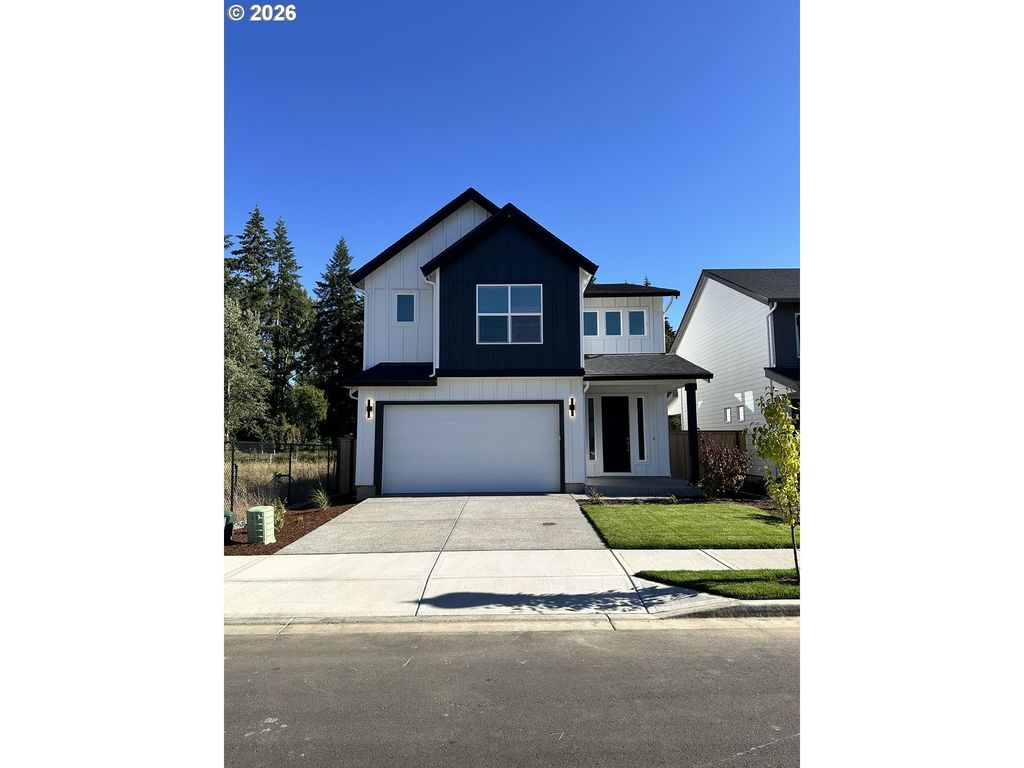 1304 W 11th St, La Center
