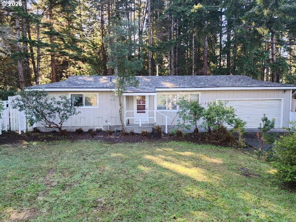 205 18th St, Port Orford