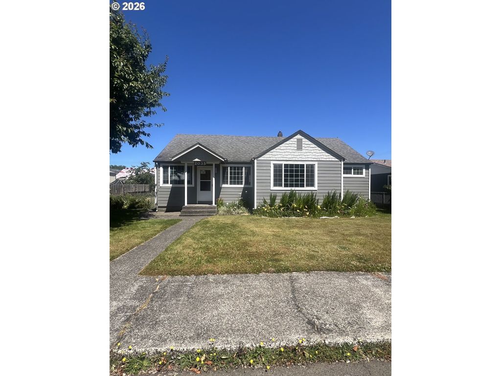 2035 Cedar Ave, Reedsport