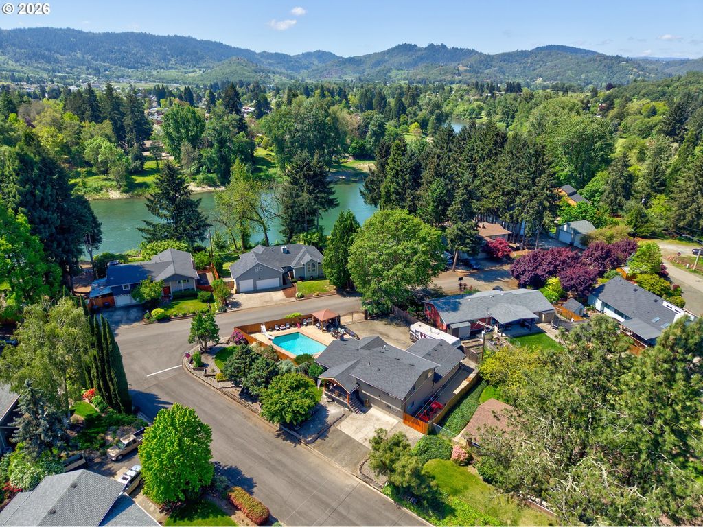 1308 Nw Garden St, Roseburg