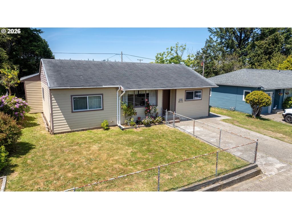 1726 Johnson St, North Bend