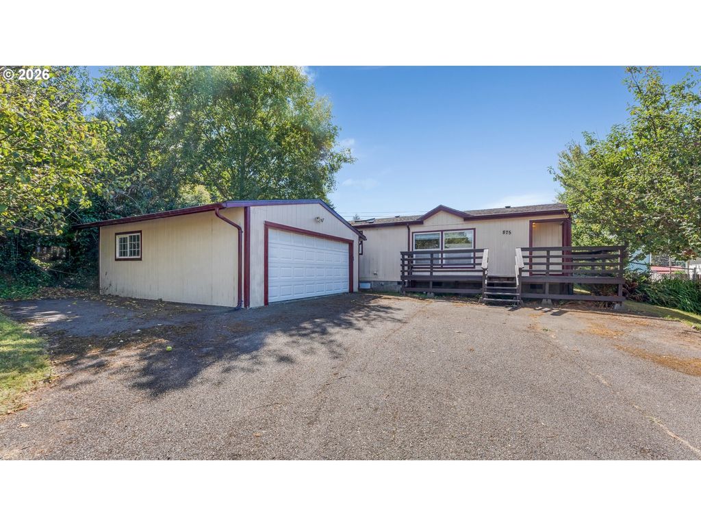 875 York St, Reedsport