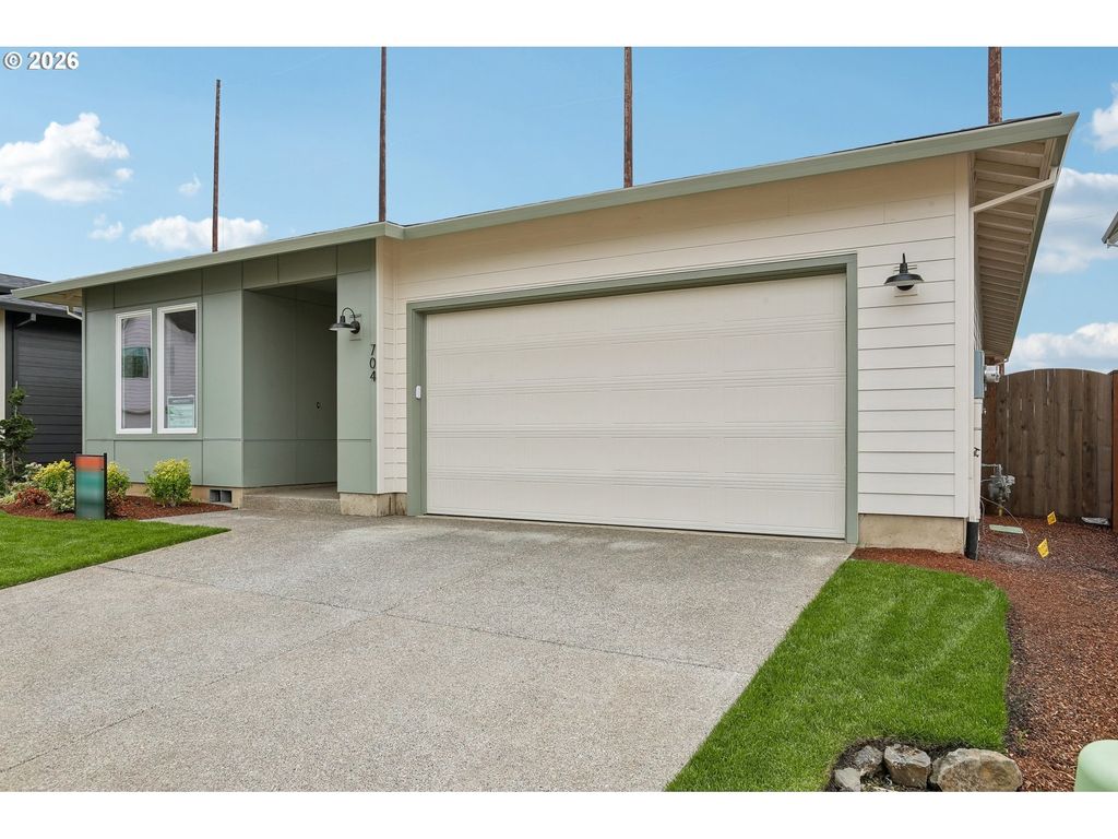 704 Magnolia Ave 43, Woodburn