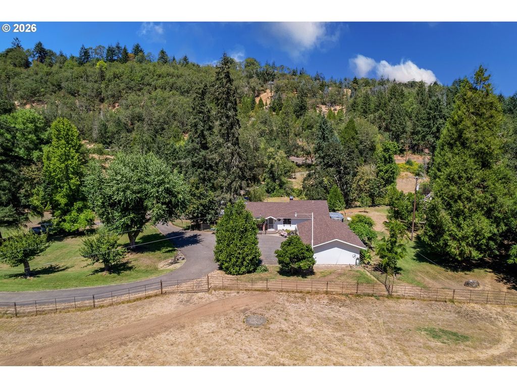 604 Woodruff Rd, Roseburg