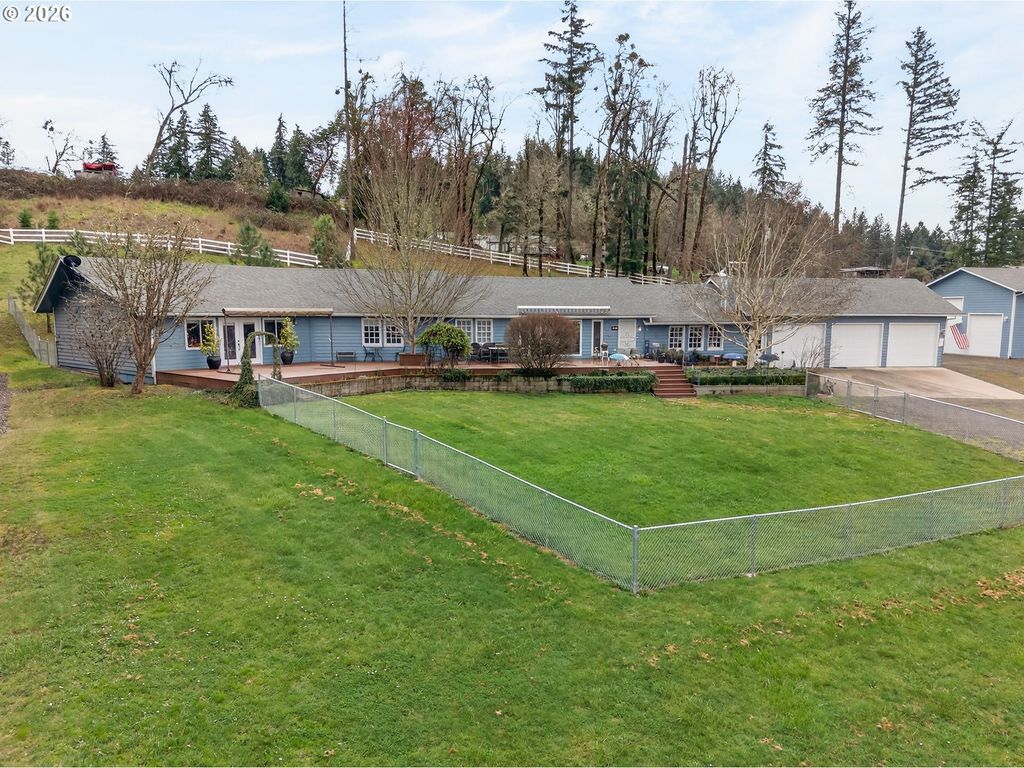694 Orchard Ln, Roseburg