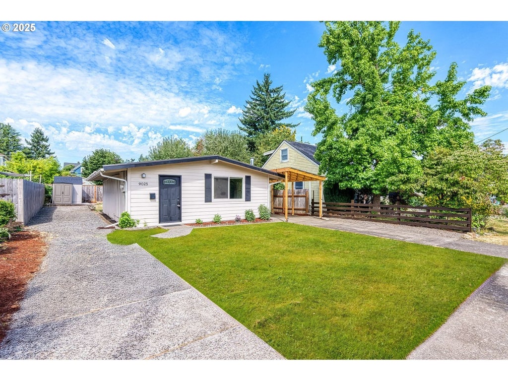 9025 N Clarendon Ave, Portland