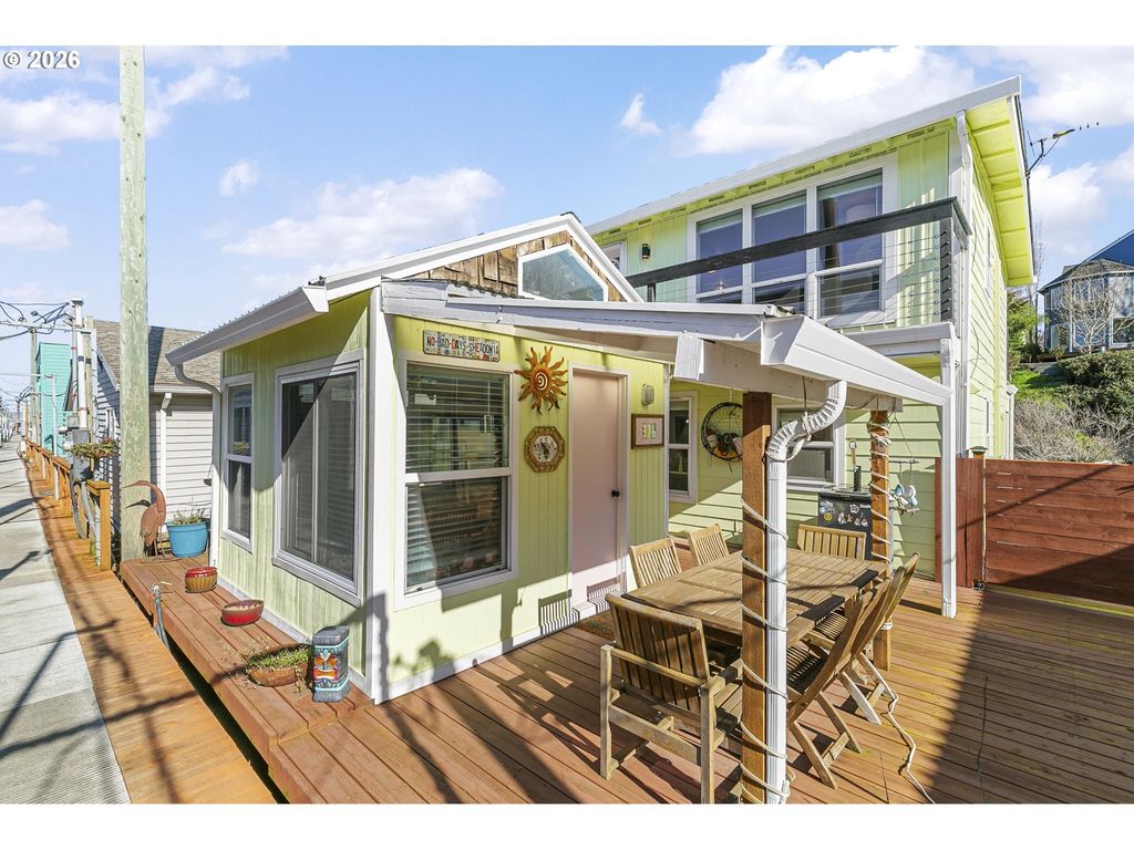376 N Tomahawk Island Dr, Portland