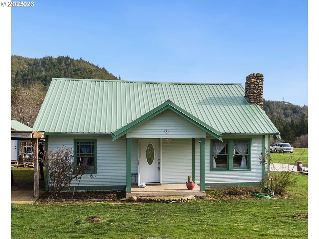 4359 Canyonville Riddle Rd, Riddle