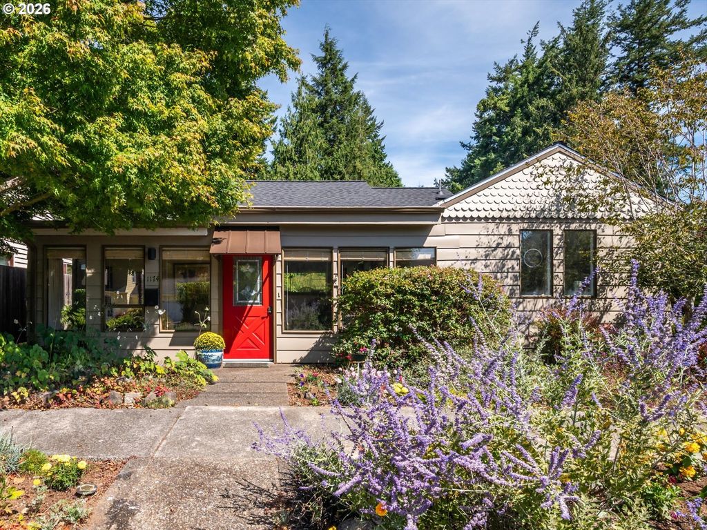 1174 Juniper Ave, Coos Bay