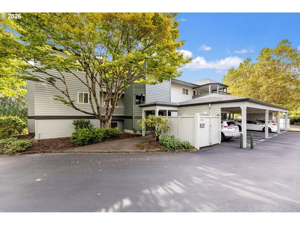 4990 S Landing Dr #202, Portland
