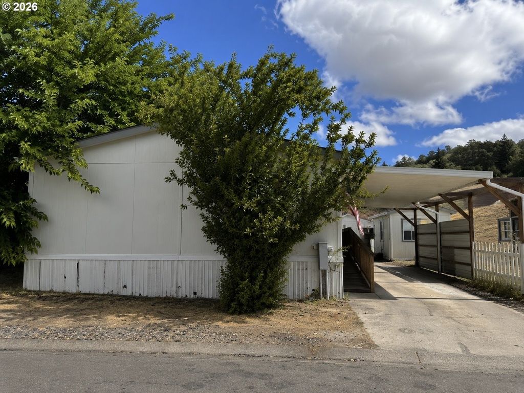 550 S State St 138, Sutherlin