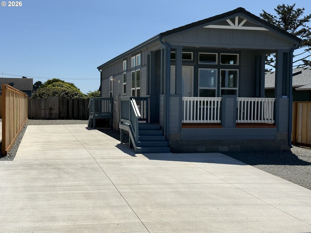 94112 4th St, Gold Beach