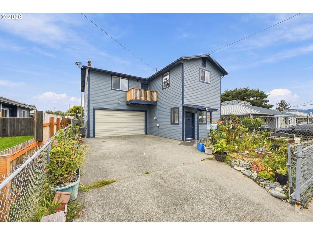 851 Greenwood Ave, Reedsport
