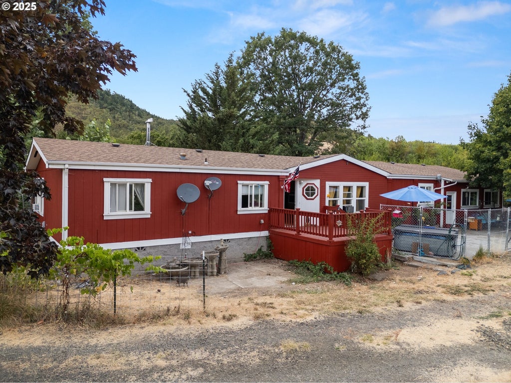 227 Lapp Ln, Roseburg