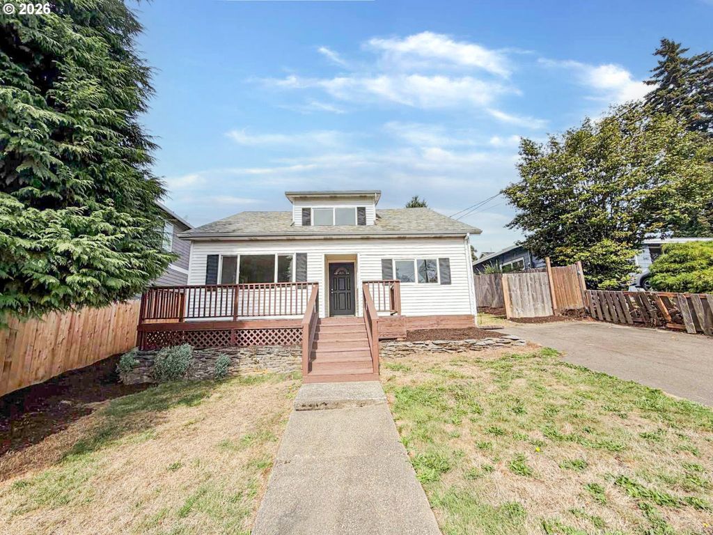 520 E Fairfield St, Gladstone