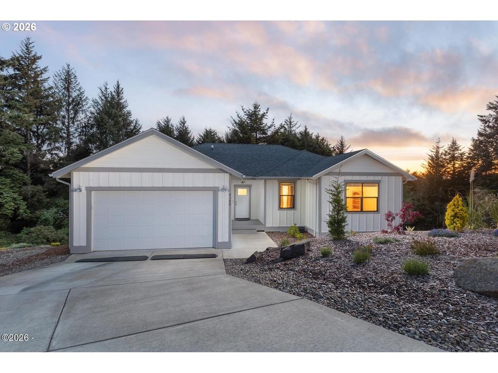 4145 Se Inlet Ave, Lincoln City