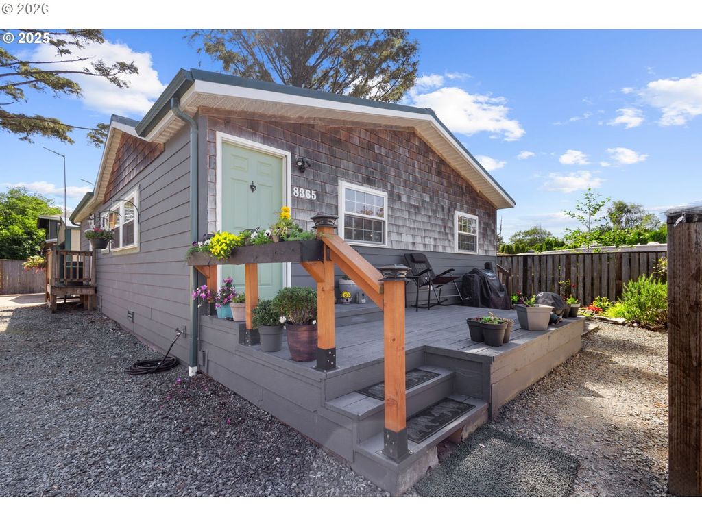 8365 Stark St, Rockaway Beach