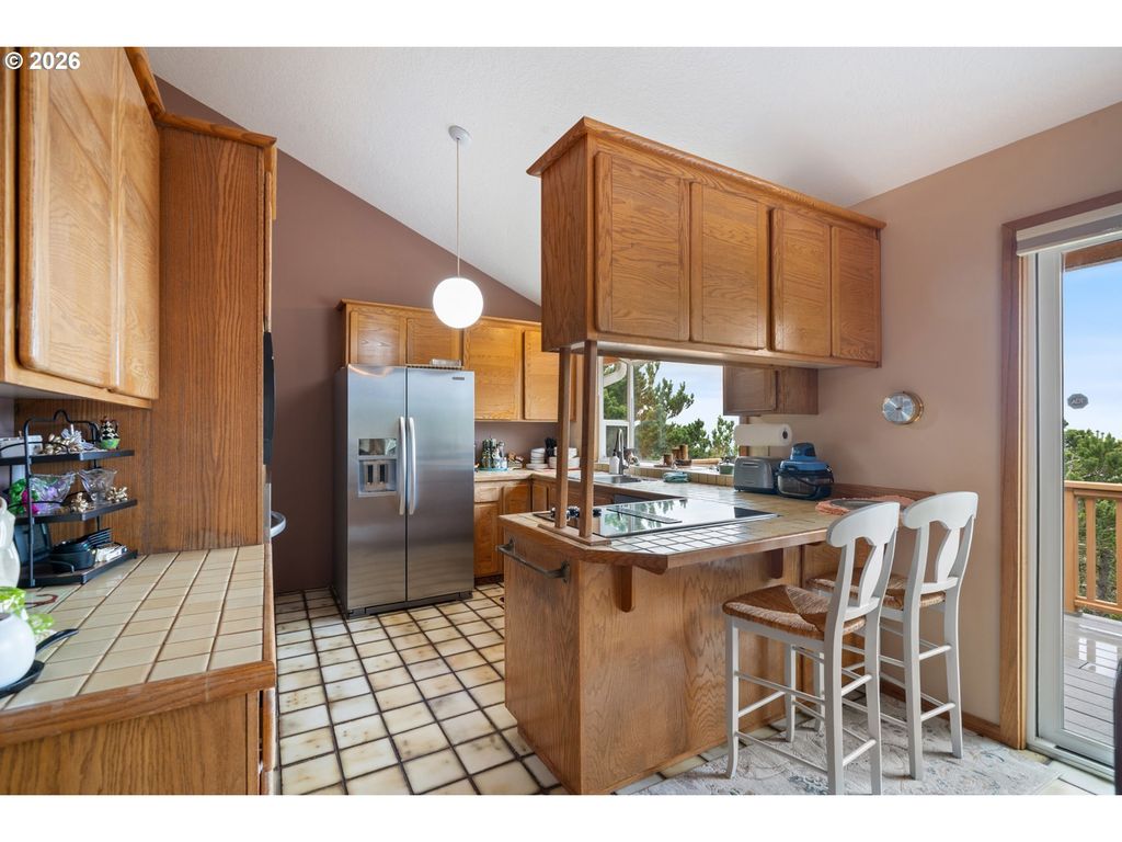 400 Highland Dr, Oceanside Property Listing: MLS® #360139491