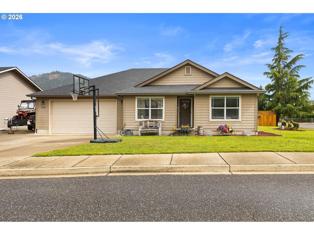 989 Se Fairway Dr, Myrtle Creek