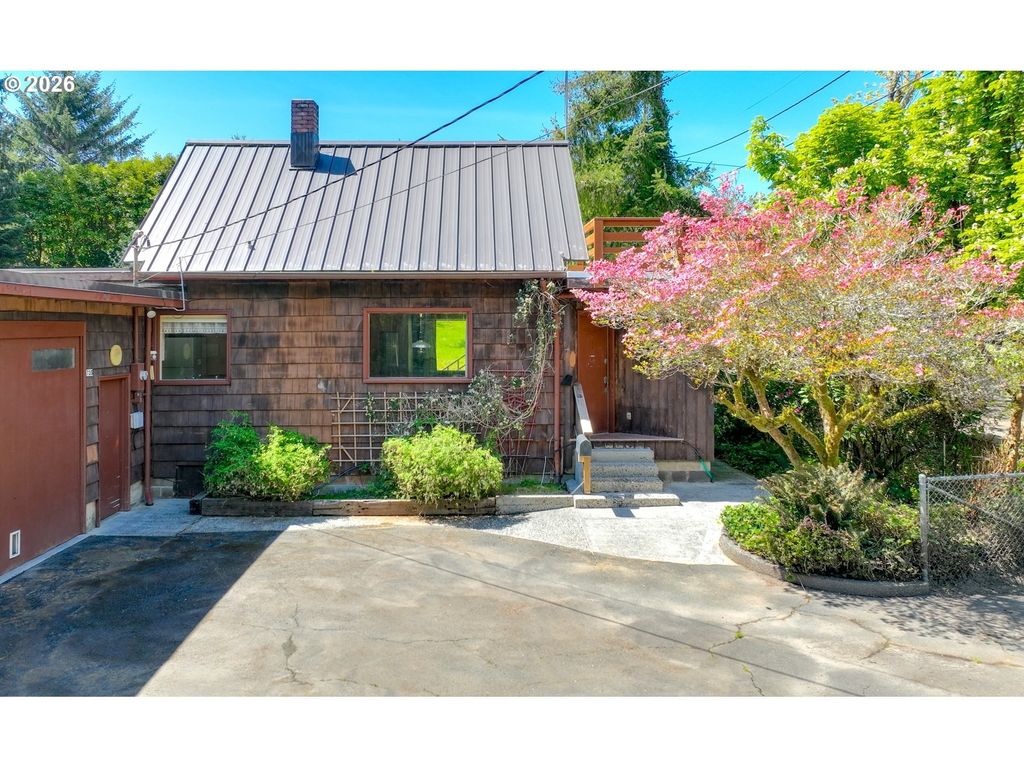 735 3rd Ave, Gearhart