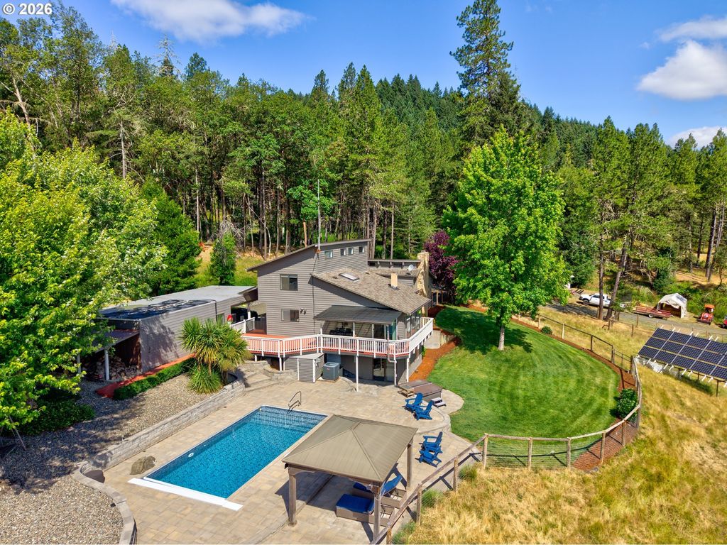 311 Clover Leaf St, Roseburg