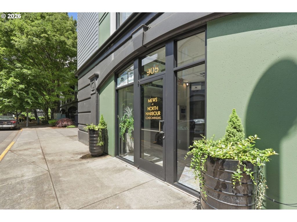905 N Harbour Dr 8, Portland