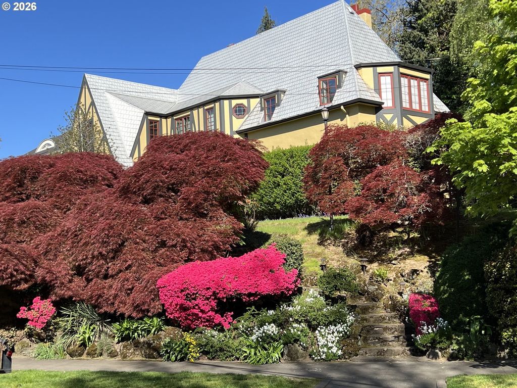 107 Ne Laurelhurst Pl, Portland