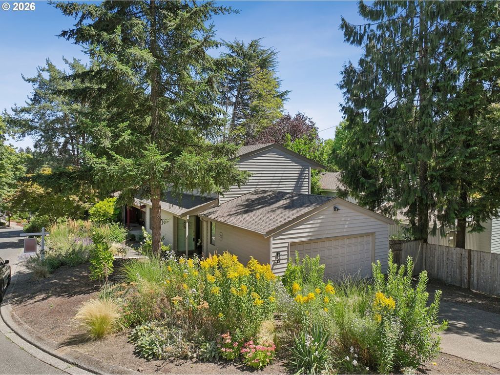 13 Mountain Cir, Lake Oswego