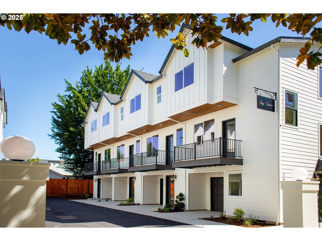 1669 Se Sherrett St, Portland