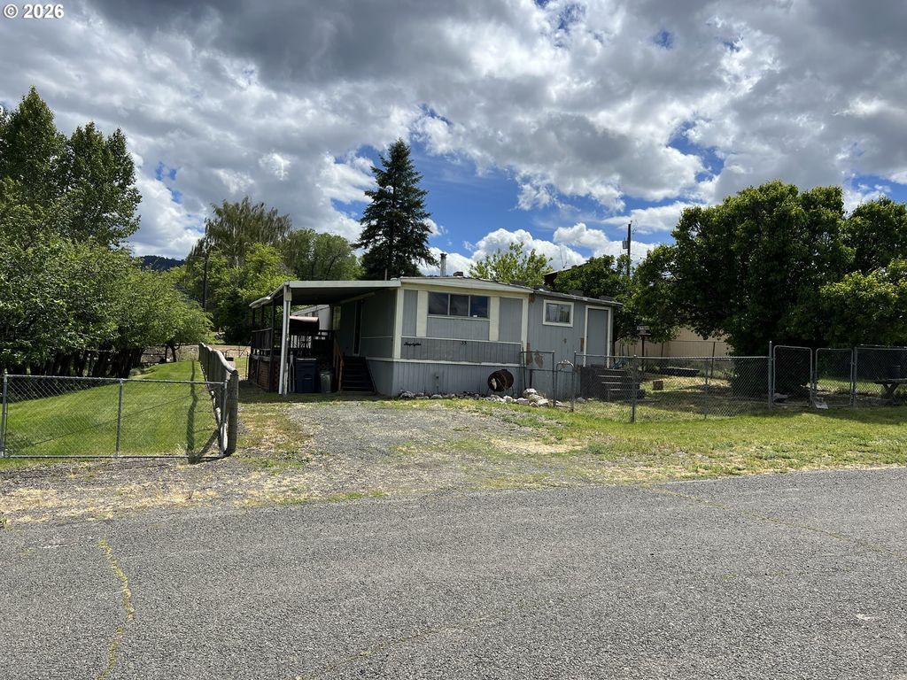 325 W 1st St, Long Creek