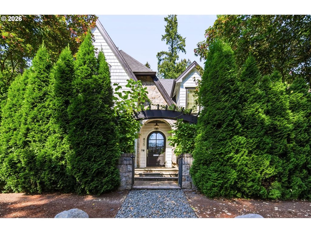 815 E Ave, Lake Oswego
