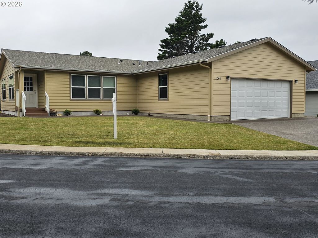 1095 Sw Sailfish Loop, Waldport