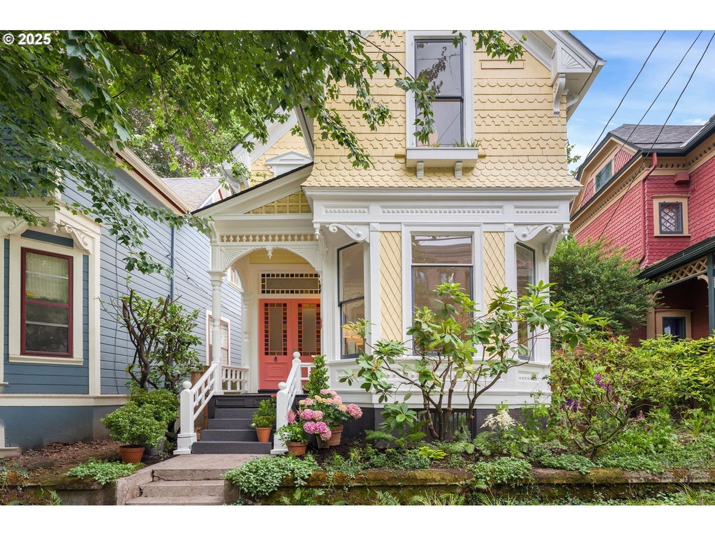 1720 Nw Hoyt St, Portland