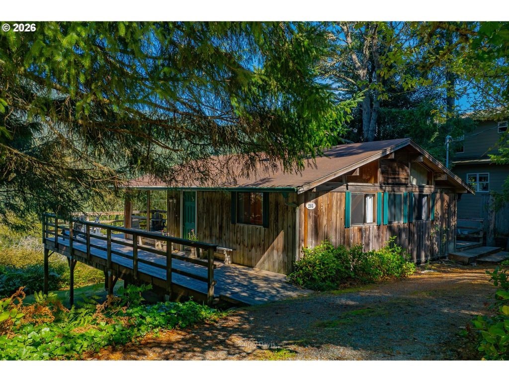 285 University Ave, Manzanita