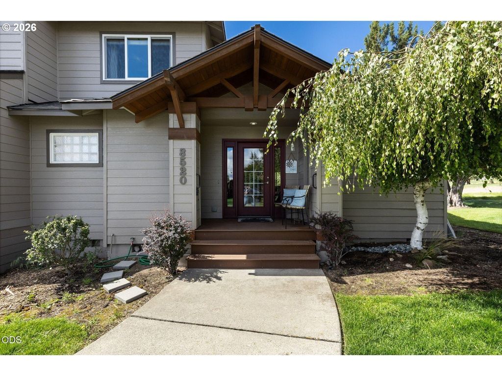 8520 Golden Pheasant Ct, Redmond