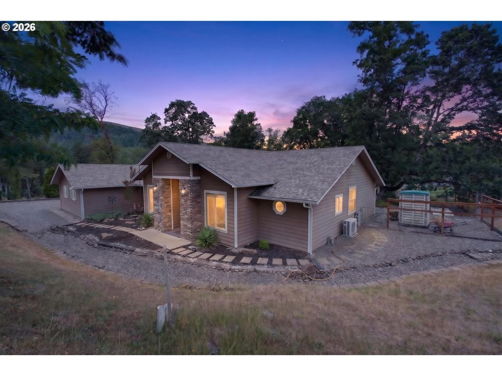 180 Hawkeye Ln, Roseburg