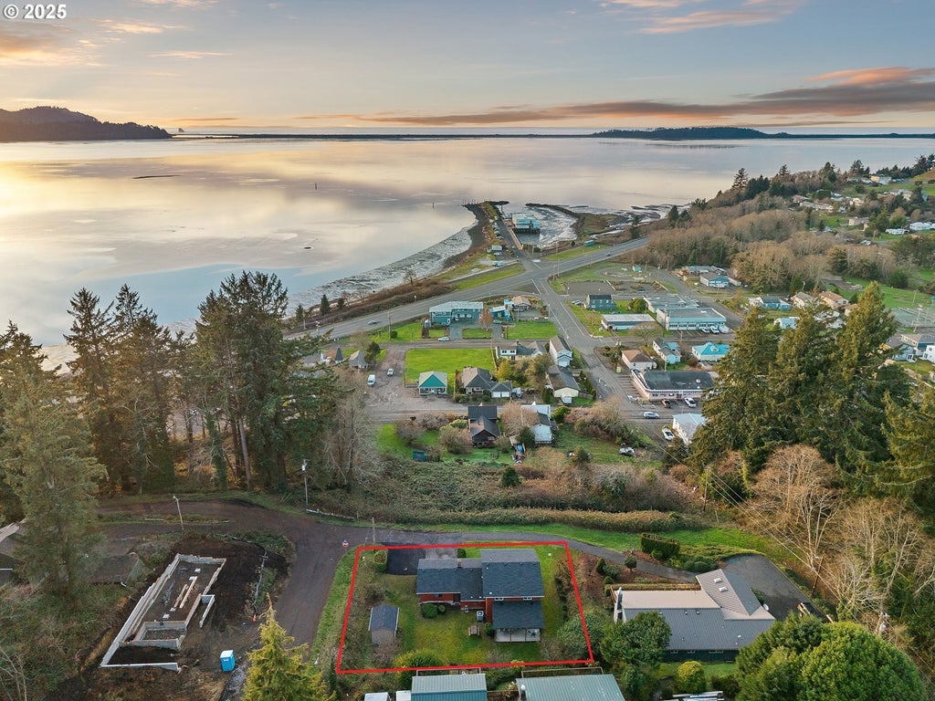 9215 6th St, Bay City