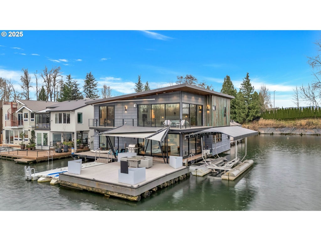 3939 N Marine Dr 12, Portland